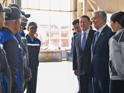 Тоқаев Қостанайдағы кәсіпорынның еңбек ұжымымен кездесті