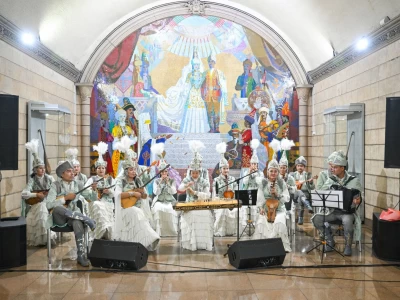 Алматы метросының жолаушылары ән мен күйге бөленді