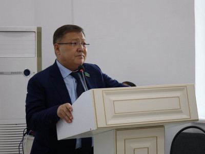 "Баға өте қымбат": Депутат ақылы жолдарға қатысты мәселе көтерді