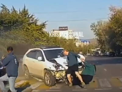Алматыда жол талғамайтын автокөлік үш адамды қағып кетті (ВИДЕО)