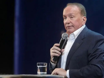 Мәскеуде КВН жүргізушісі Масляковтың қабірін қиратып кетті