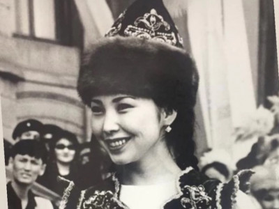 Қарақат Әбілдина 27 жыл бұрын Брюссельде өнер көрсеткен видеосын көрсетті