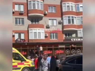 Атырауда 2 жасар бала терезеден құлап кетті