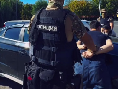 Атырауда есірткі таратумен айналысқан екі күдікті қылмыс үстінде ұсталды