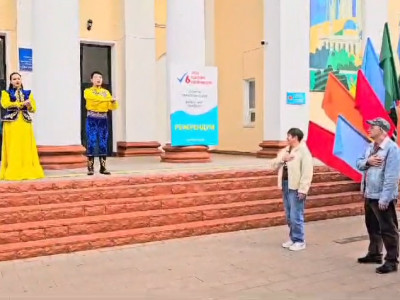 Алматыдағы сайлау учаскесінде мемлекеттік әнұран ым тілінде орындалды