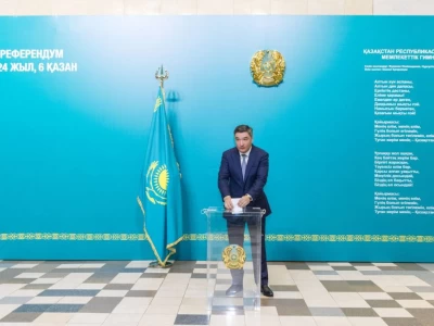 Премьер-министр алғашқылардың бірі болып дауыс берді