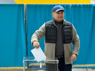 "Институционалды демократияға бағыт алдық": депутат Ерлан Саиров дауыс беруге барды