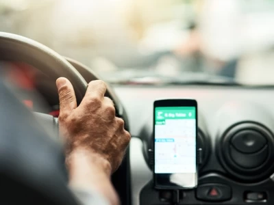 Павлодарда автокөліктің терезесіне кірпіш лақтырған тұрғын қамауға алынды