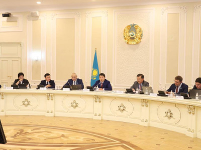 Депутаттар Маңғыстау өңірінің экологиялық, энергетикалық және сумен жабдықтау мәселелерін талқыға салды
