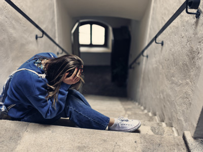 Павлодарда колледж студенті 16 жастағы қызды ұрып-соққан