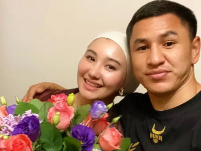 «Өзіміз де жетісіп тұрған жоқпыз»: Жанқош Тұраровтың келіншегі боксшыға қатысты пікір білдірді