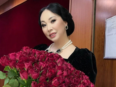 «Көп дүние есіңе түседі»: Қарақат Әбілдина күйеуіне ризашылығын ерекше білдірді