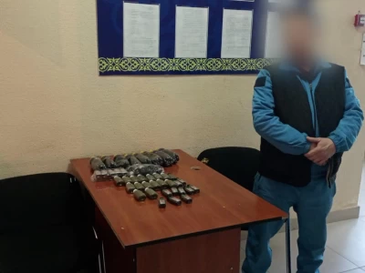 Астанада базар сатушысы «насвай» сатып келген