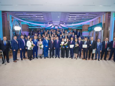 «AMANAT»-та қоғам қайраткерлері мен еңбек адамдарына мемлекеттік және партиялық наградалар табысталды