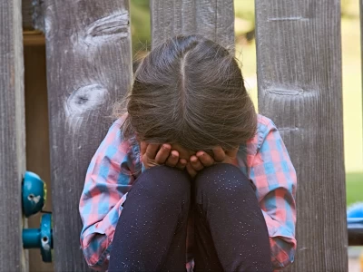 Жамбылда 12 жастағы қызды әкесінің інілері алты жыл бойы зорлаған