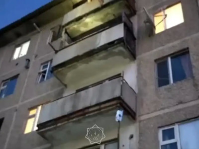 Шымкетте 52 жастағы әйел бесінші қабаттан секірмек болды
