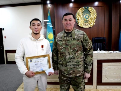 Суға батып бара жатқан баланы құтқарған алматылық марапатталды