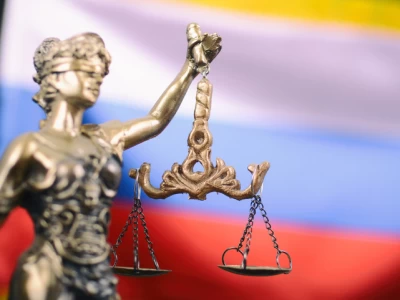 Қарағандыда сотталған адамды азаптаған қызметкерге үкім шықты