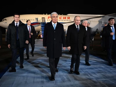 Тоқаев Ресей президентін елорда әуежайында қарсы алды