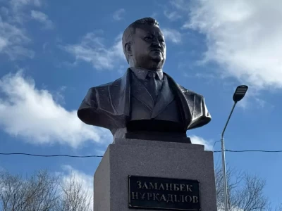 Кеген ауданында Заманбек Нұрқаділовтің ескерткіш-бюсті ашылды