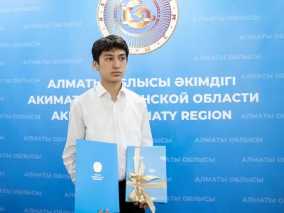 Алматы облысында жас өнерпаз Президенттен сыйлық алды
