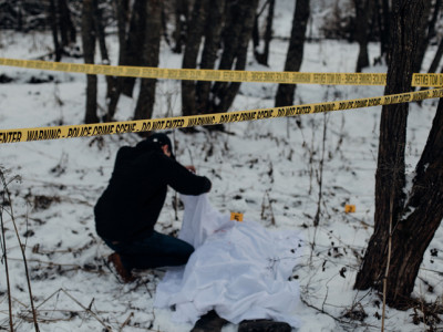 Атырауда үйлердің арасынан екі адамның денесі табылды