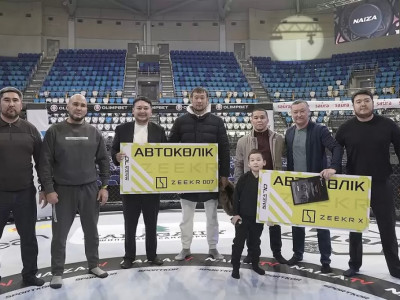 Семейліктер Шавкат Рахмонов пен Асу Алмабаевқа көлік мінгізді