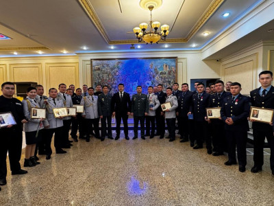 Ұшақ апатының салдарын жоюға қатысқандар мемлекеттік наградалармен марапатталды