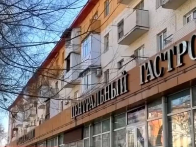 Таразда ер адам мен әйел бесінші қабаттың балконынан құлап кетті