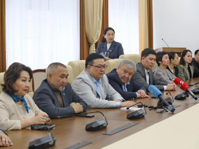Мәжілісмен Ұлытау облысындағы мәслихат депутаттарымен кездесті
