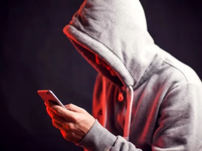 25 жастағы жігіт досының телефонынан өзінің айыппұлдарын төлеген