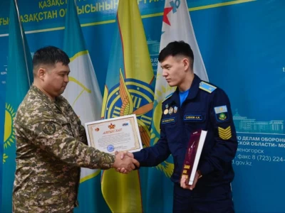 Риддерде әскери курсант өрт кезінде адам өмірін құтқарып қалды