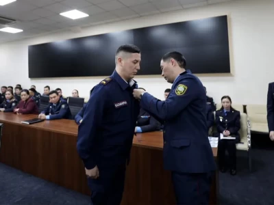 Қазақстан-Британ университетіндегі өртті сөндірген құтқарушылар марапатталды