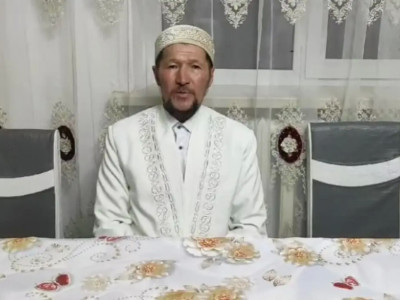 «Арбауына түсіп қалдым»: Қарағандыда имам алаяқтарға 1 млн теңге аударып жіберген