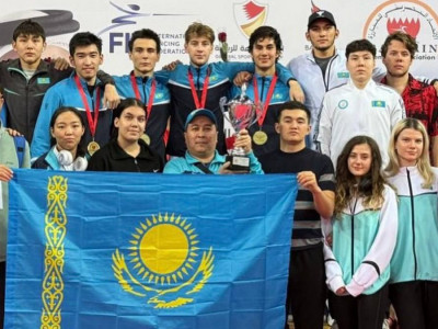 Қазақстандық шпагашылар Бахрейнде әлем кубогын жеңіп алды