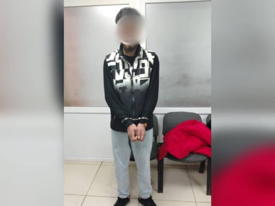 «Ол мені аңдып жүр»: Бойжеткеннің соңынан қалмаған шетел азаматы елден шығарылды