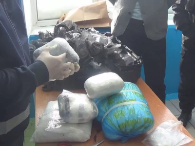 Астанадағы вокзалда 8 келі «мефедрон» салынған чемодан тәркіленді