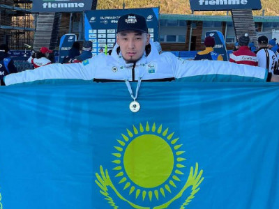 Ербол Хамитов пара биатлоннан әлем кубогының күміс жүлдегері атанды