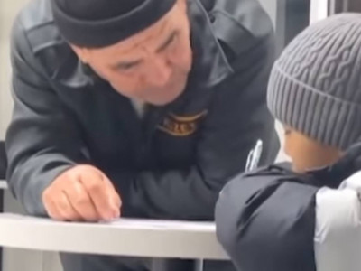 Оқушының сабағына көмектескен күзетші көптің ықыласына бөленді (ВИДЕО)