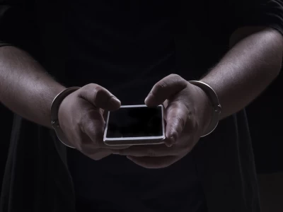 Түрмеде отырып мектепке «бомба» қойған адамға үкім шықты