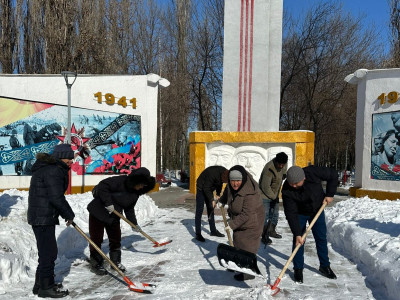 «Таза бейсенбі»: Атырау облысында 2,5 тонна қоқыс жиналды