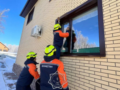 Петропавлда үйде жалғыз қамалып қалған 5 жасар қыз құтқарылды