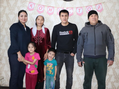 «AMANAT» партиясының мүшесі жас отбасының баспаналы болуына көмектесті