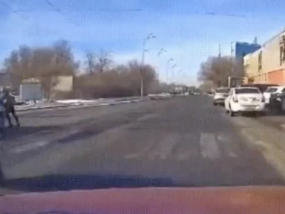 Қарағандыда полицей жаяу жүргіншіні қағып кетті