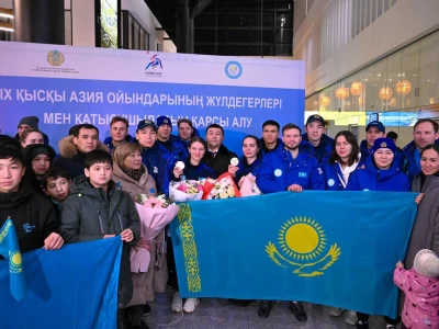 Конькимен жүгіруден қысқы Азиада  жүлдегерлері елге оралды