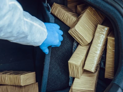 Шымкентте 18 жастағы студенттерден есірткі тәркіленді