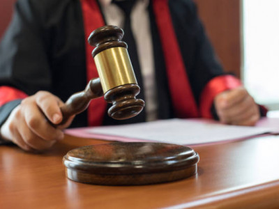 Оралда ер адамның құлағын кесіп алған тұрғын сотталды