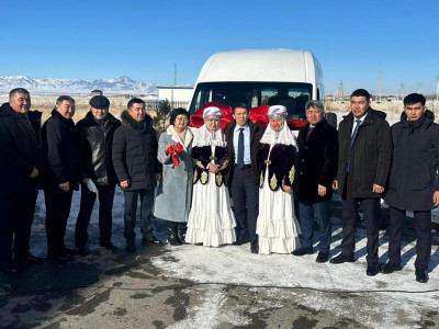 «AMANAT» партиясының өкілдері ерекше қажеттілігі бар балаларға инватакси сыйлады