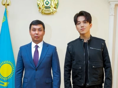 Антикор төрағасы Димаш Құдайбергенмен кездесті