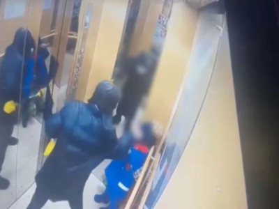 Лифтіде баланы пышақтаған жасөспірім ауруханада соққыға жығылған